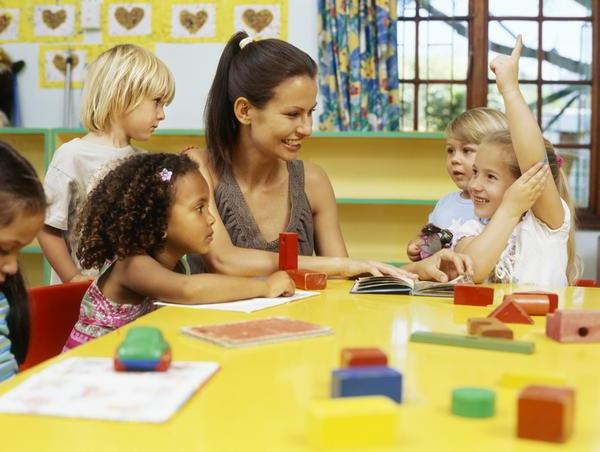 ¿Quién debería ir al jardín de infantes? Deberes de la maestra de kindergarten y los detalles del trabajo