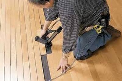 Cómo instalar pisos de madera con sus propias manos en su hogar