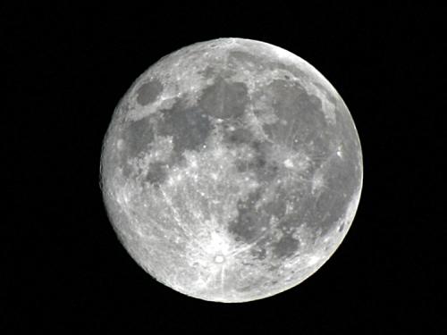 ¿Por qué no puedes mirar a la luna? ¿Cuál es la amenaza de la luz de la luna?