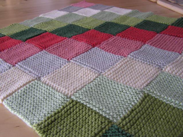 Lecciones de costura. Cómo tejer una tela escocesa con agujas de tejer?